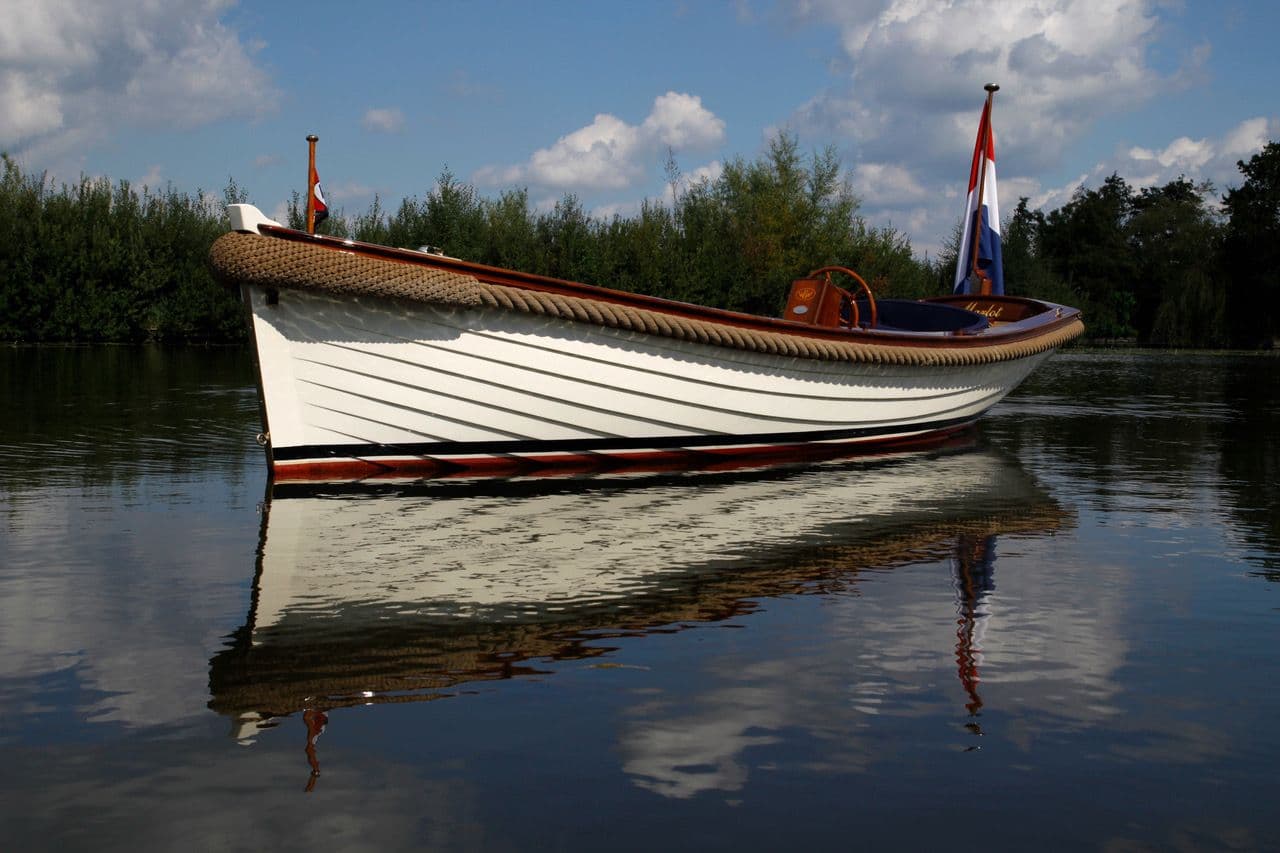 Wajer Captains launch kapiteinssloep white low shot