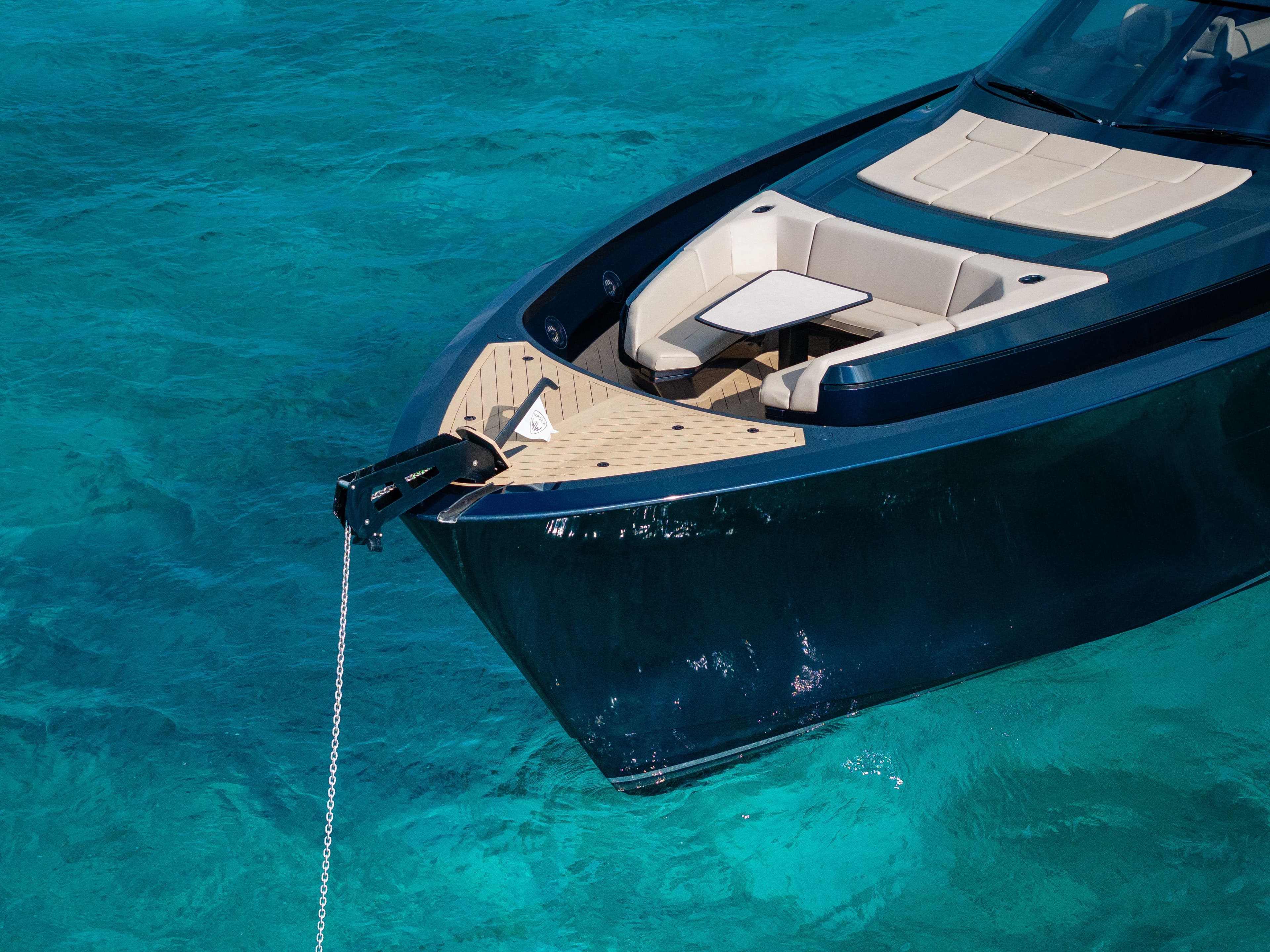 Wajer 77 foredeck anchor bow Double U lounge