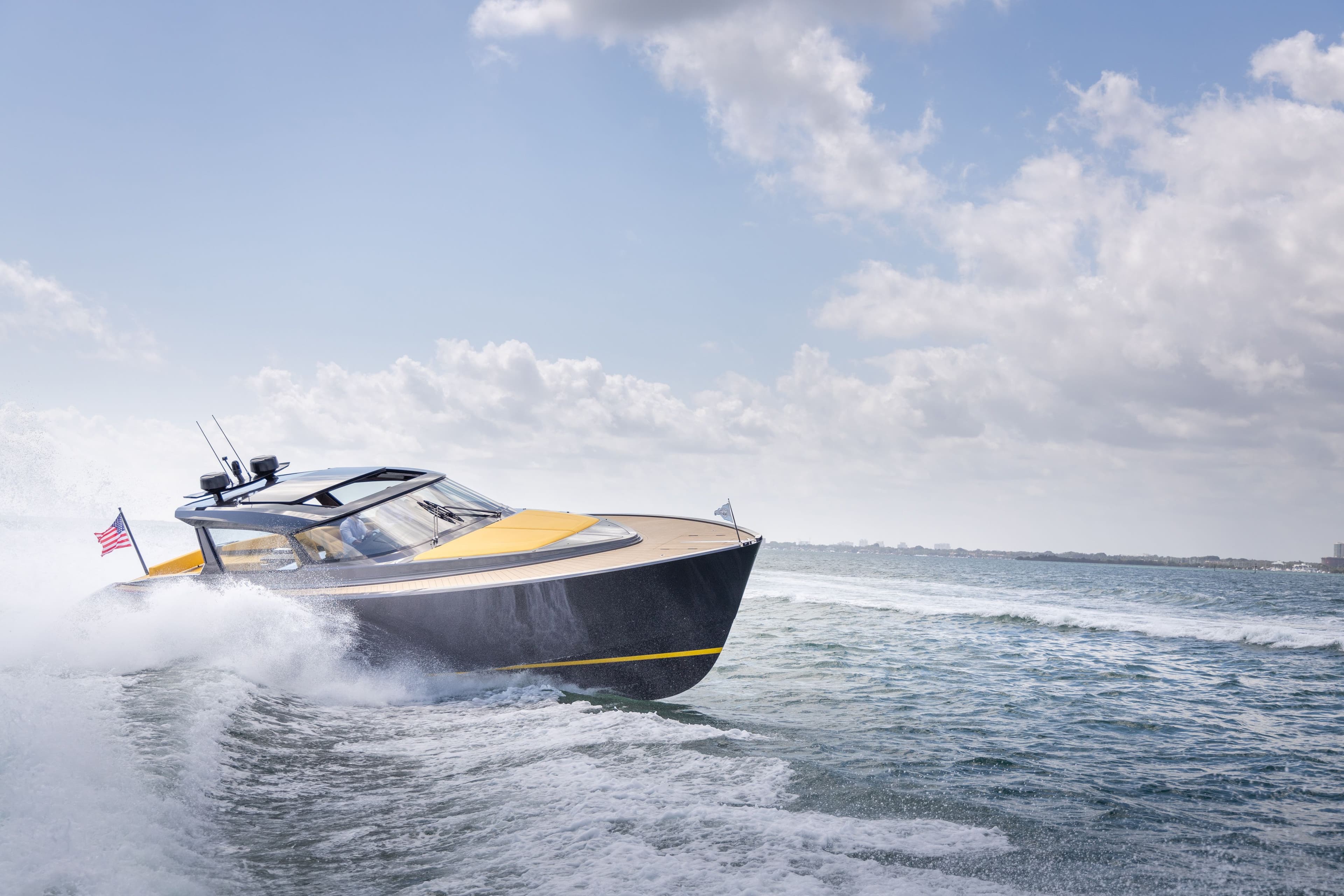 Wajer 55 HT miami dark silver hull with yellow upholstery