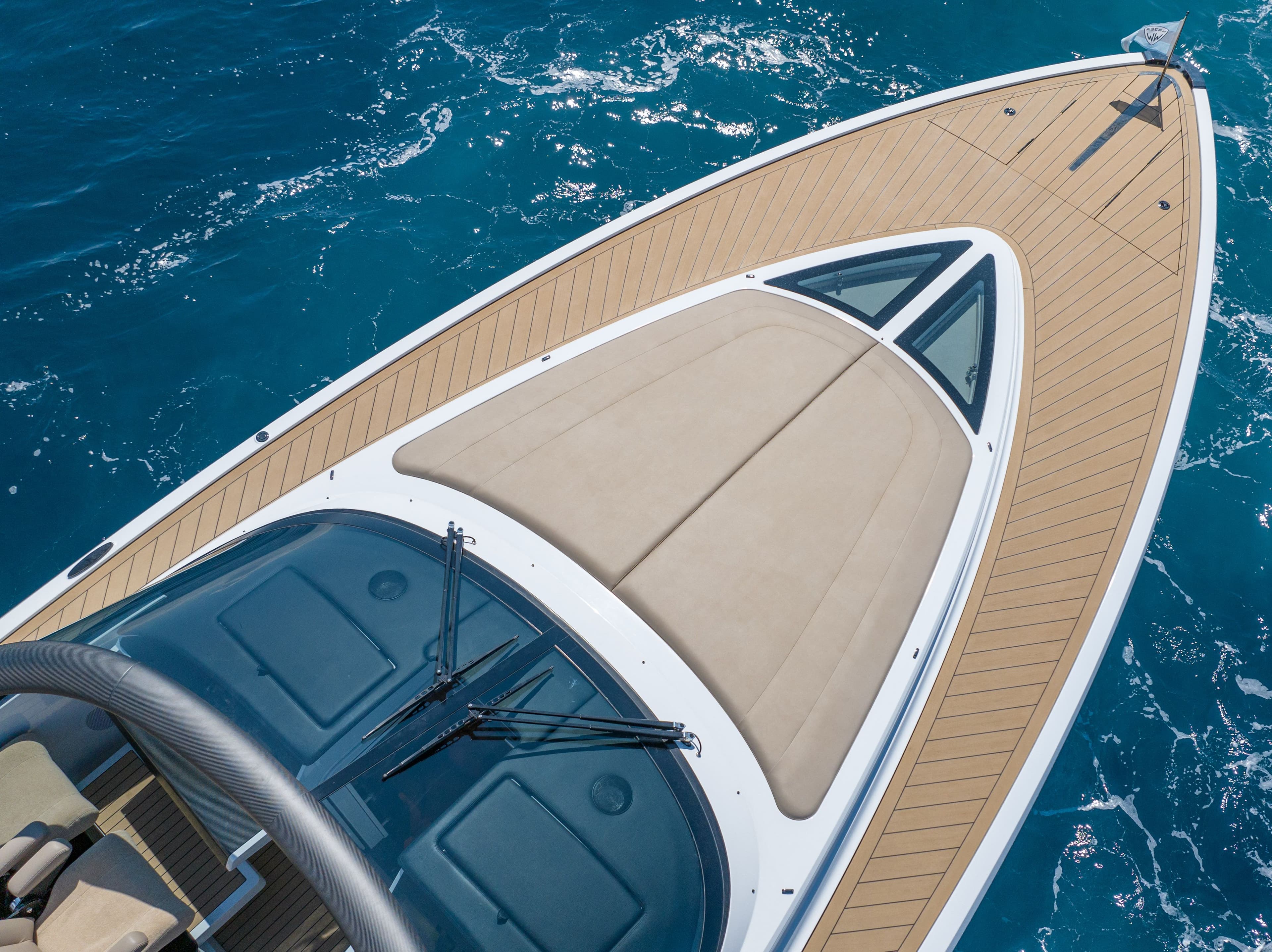 Wajer 55 white front deck bow flag topshot cut