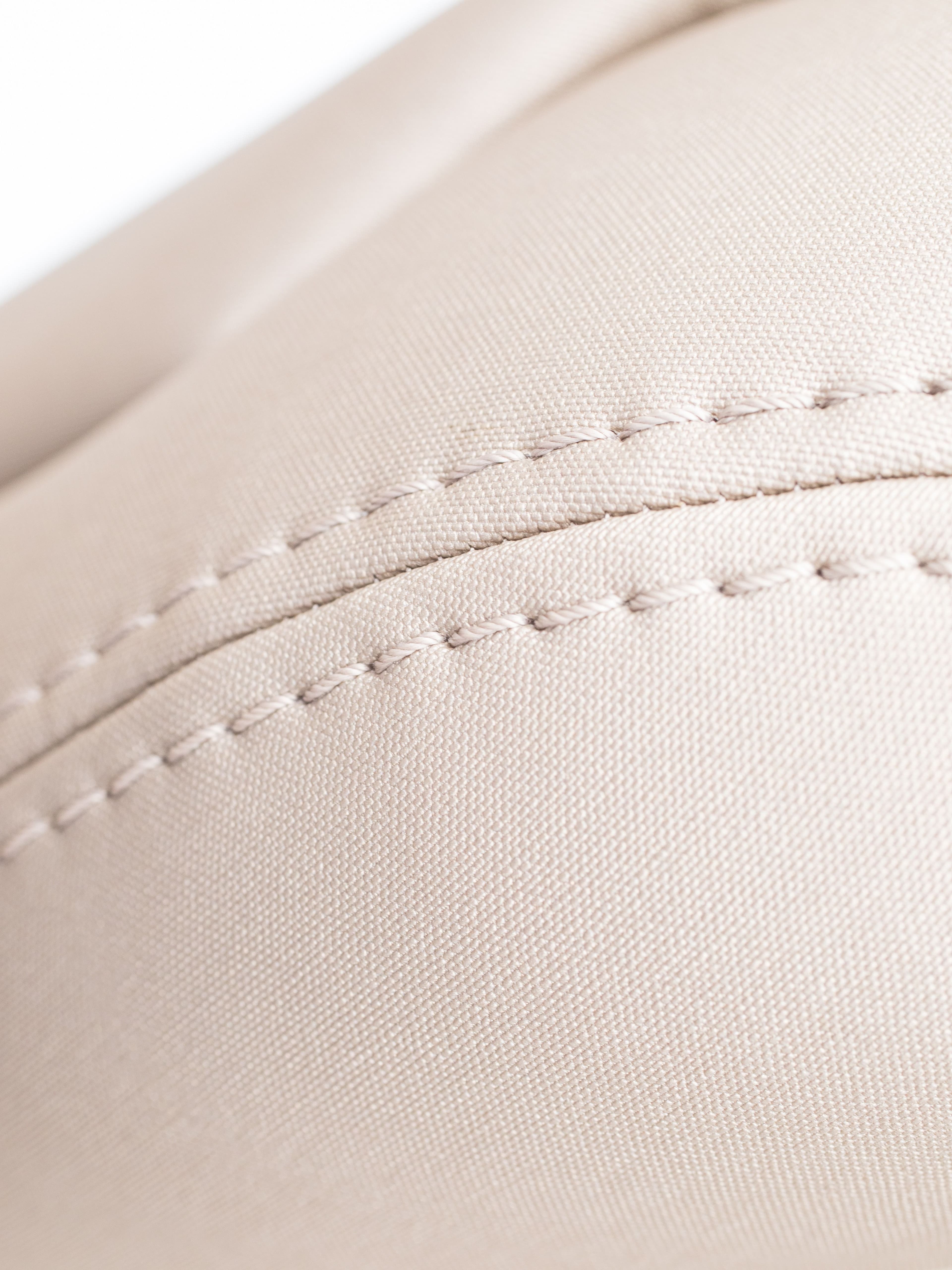 wajer-38-s-upholstery-detail-shot-beige-creme-off-white-silverguard-vertical