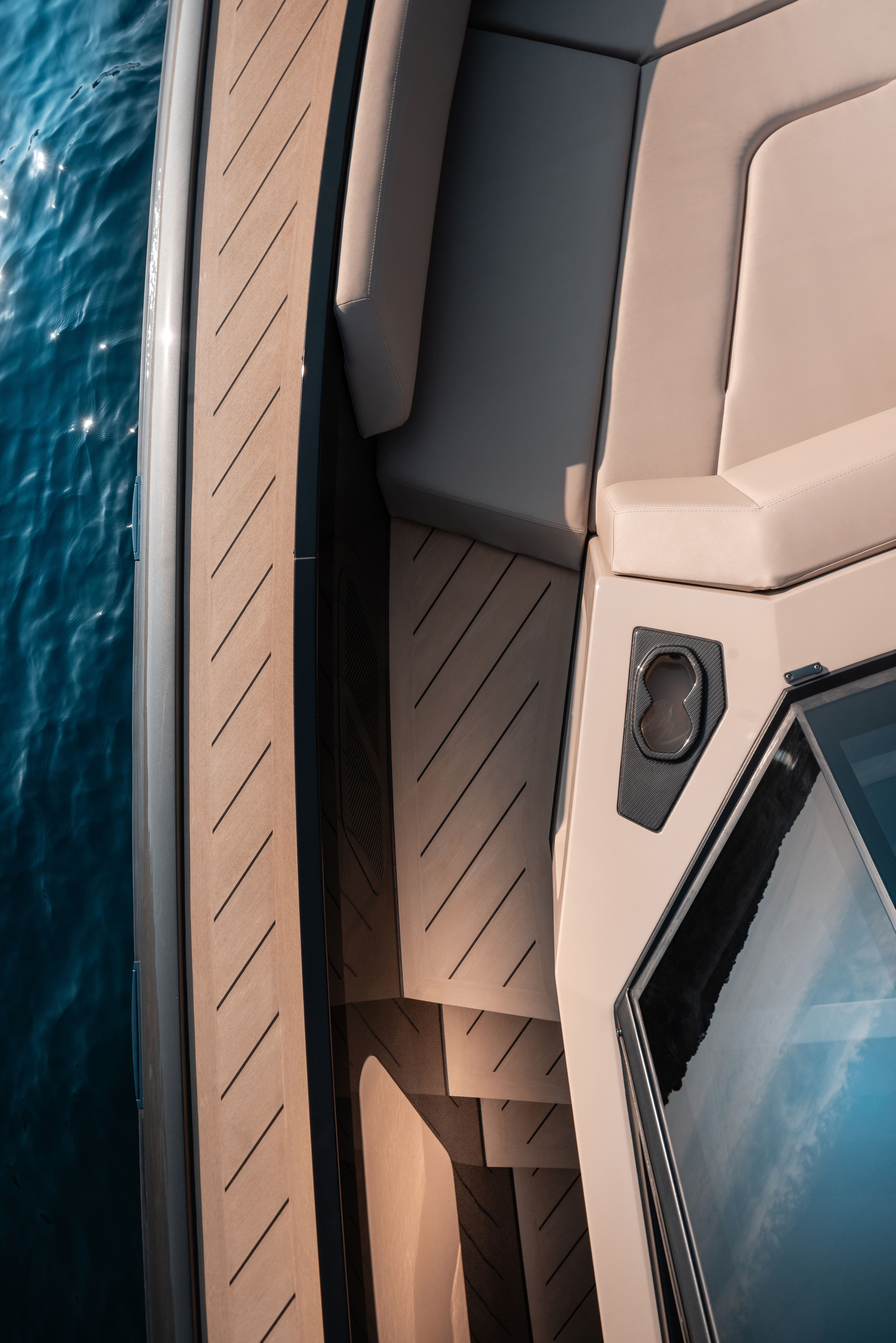 Wajer 44 S drone topshot side rail deck flexi teak cup holder center console