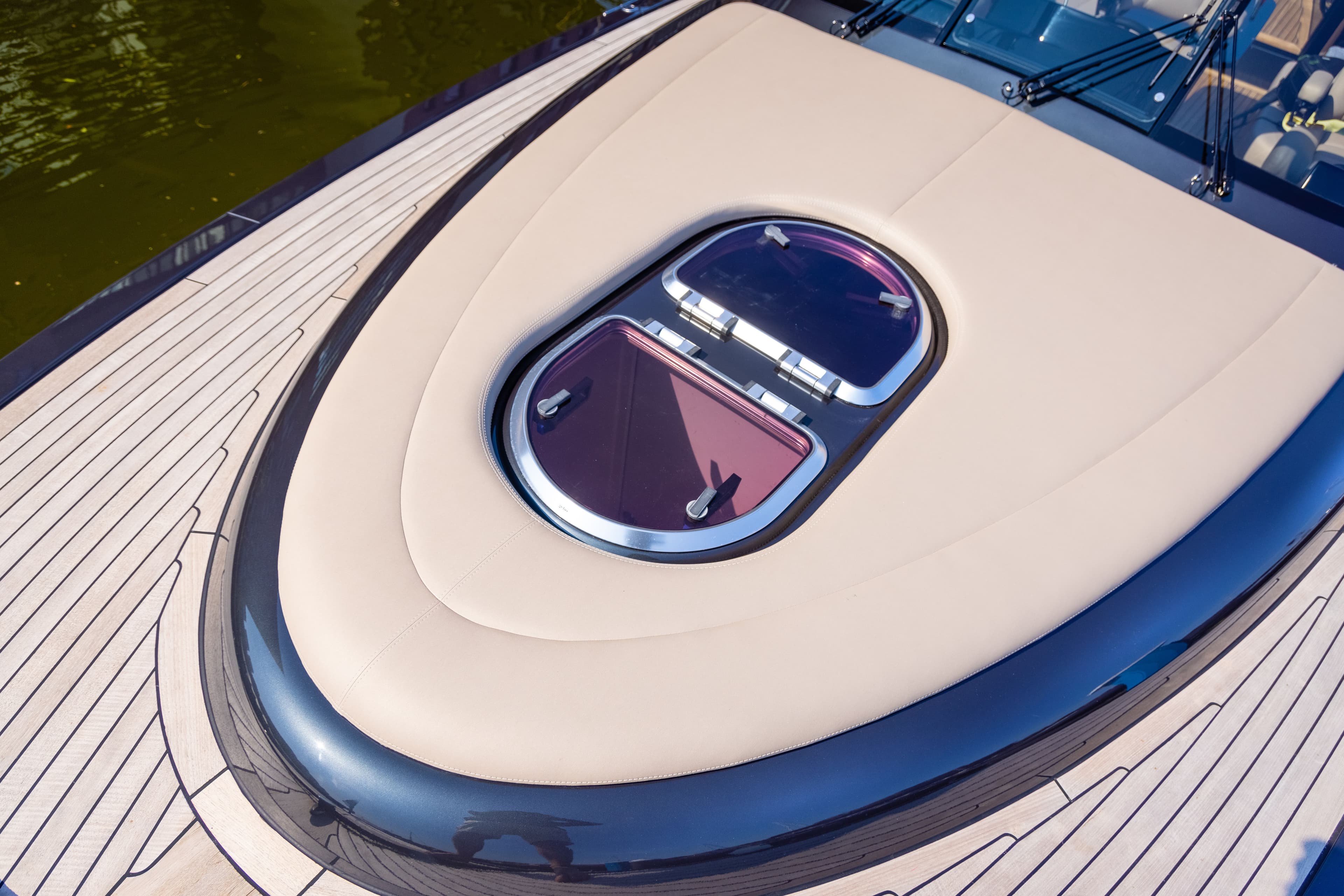 Wajer 37 Limani foredeck windows sunpad