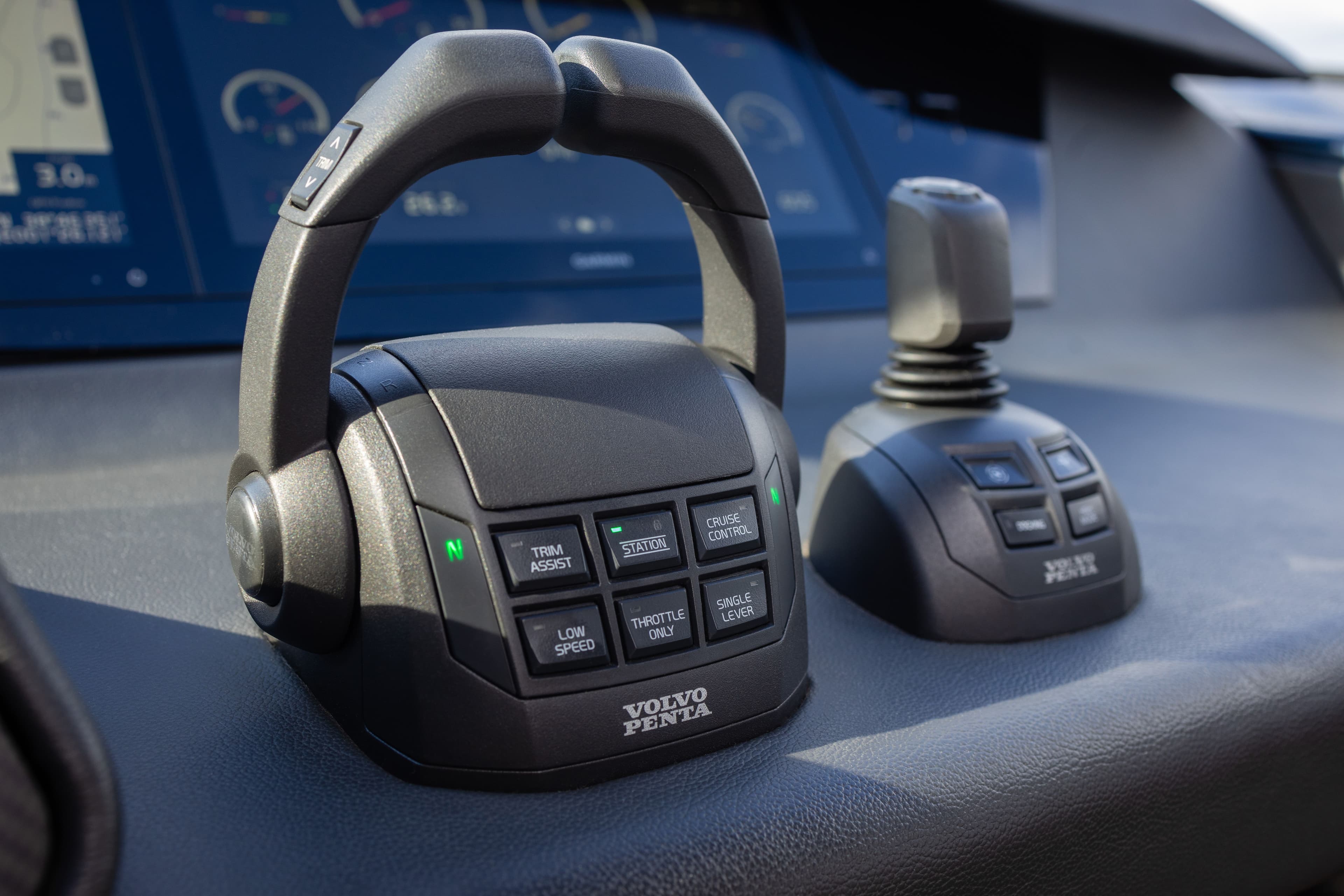 Wajer 77 cockpit detail throttle joystick volvo penta dashboard