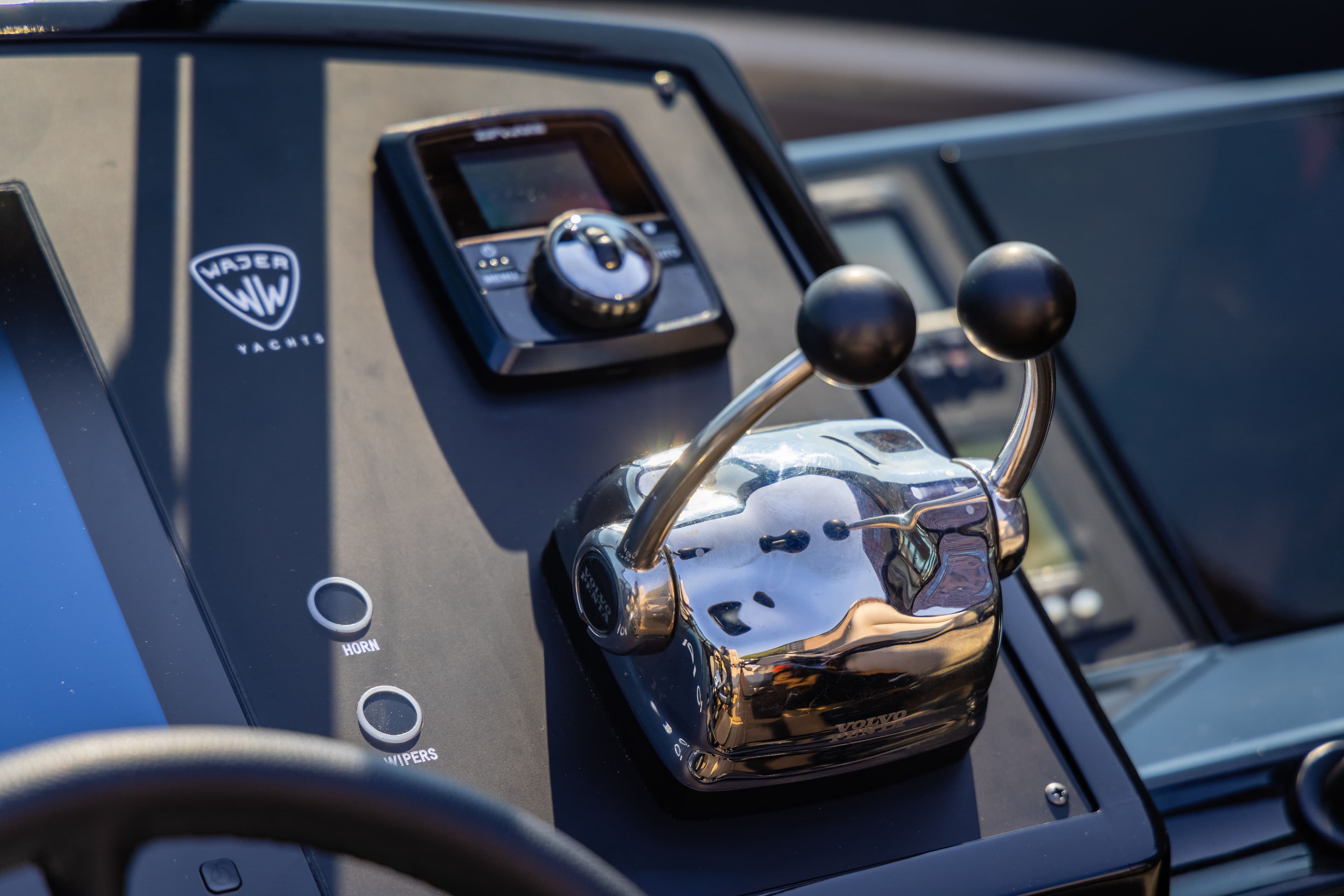 Wajer 37 Limani cockpit dashboard throttle